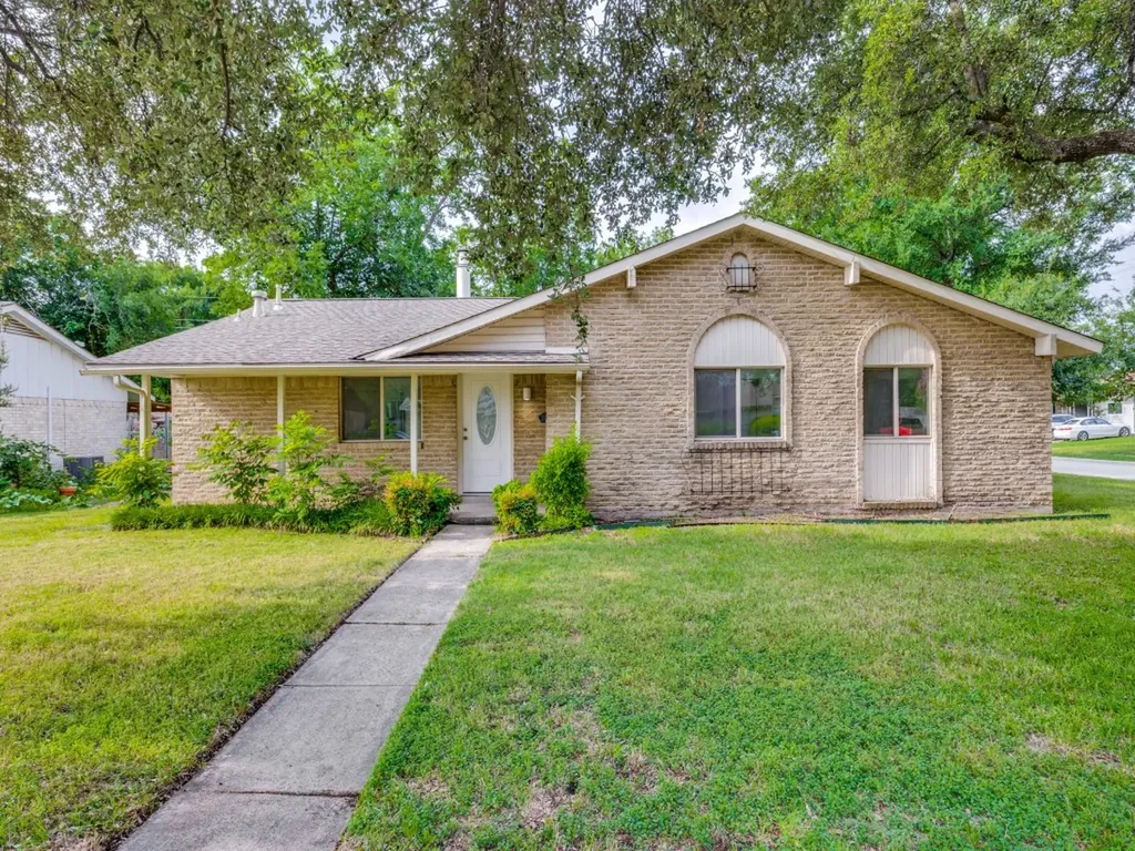 1216 Briarcove Drive Richardson TX 75081