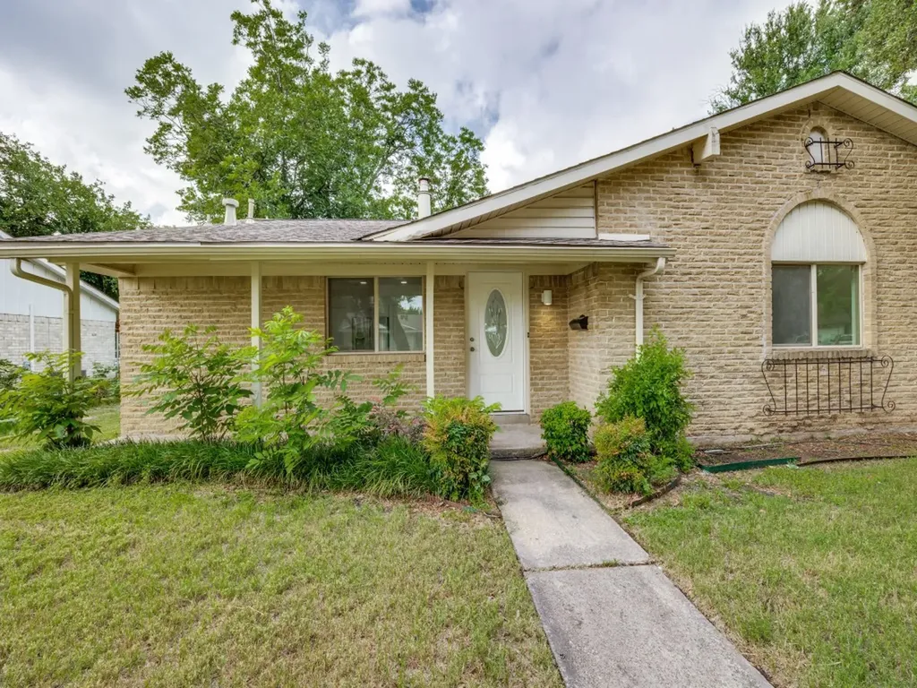 1216 Briarcove Drive Richardson TX 75081