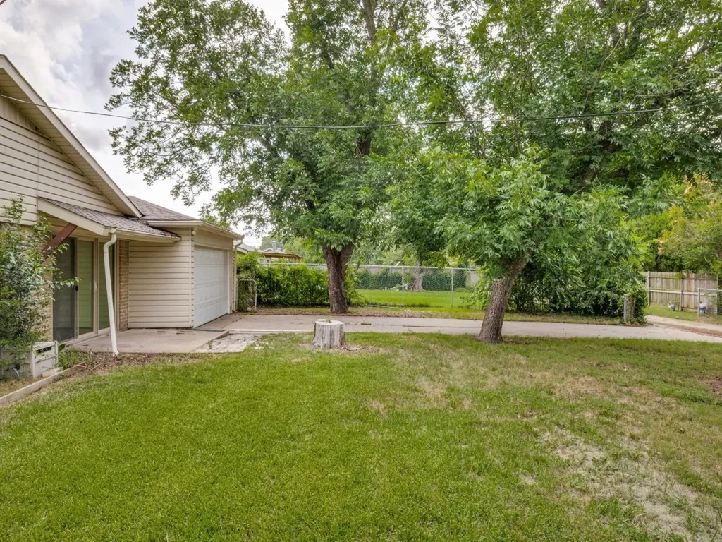 1216 Briarcove Drive Richardson TX 75081