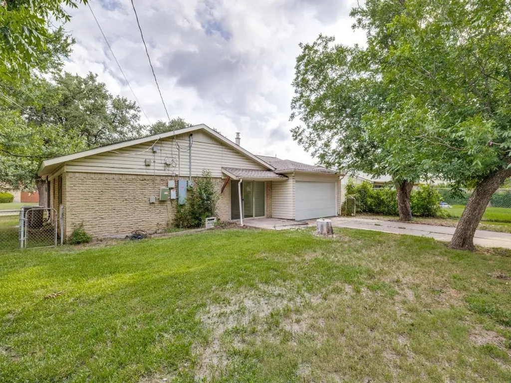 1216 Briarcove Drive Richardson TX 75081