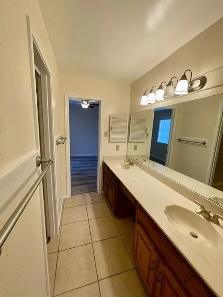1915 S 10 Waco TX 76706