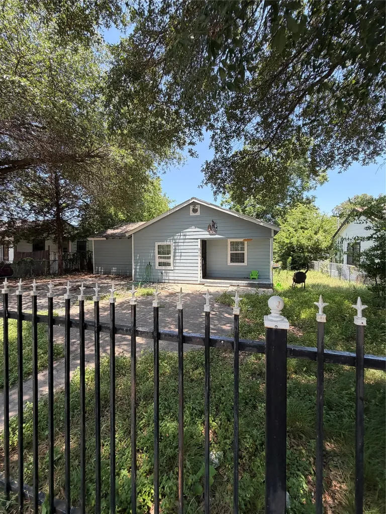 3717 Childress Street Fort Worth TX 76119