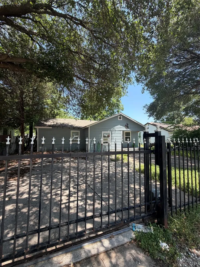 3717 Childress Street Fort Worth TX 76119