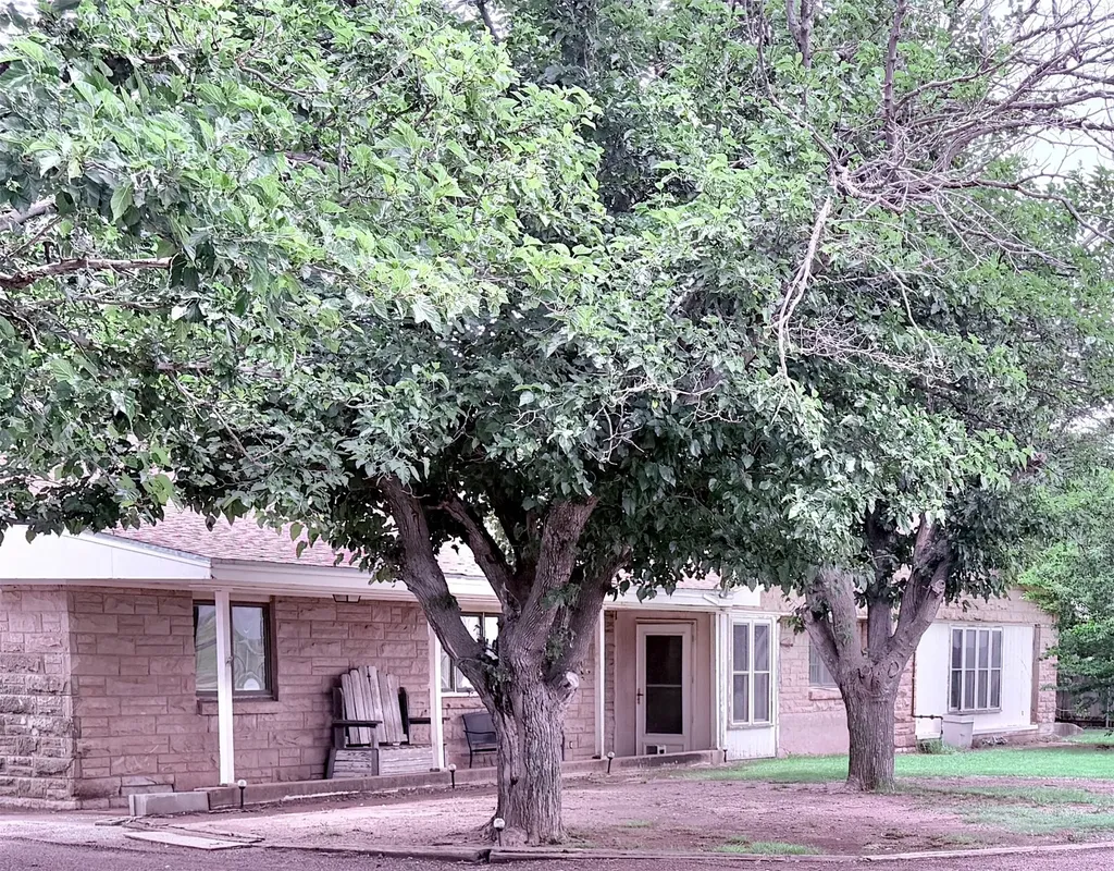 1809 Crowell Highway Quanah TX 79252