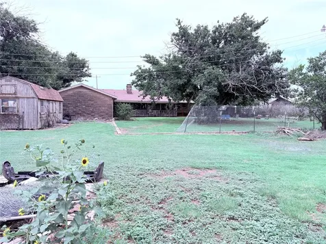 1809 Crowell Highway Quanah TX 79252