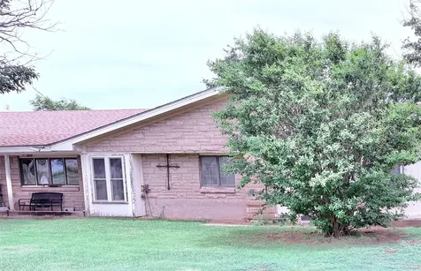 1809 Crowell Highway Quanah TX 79252