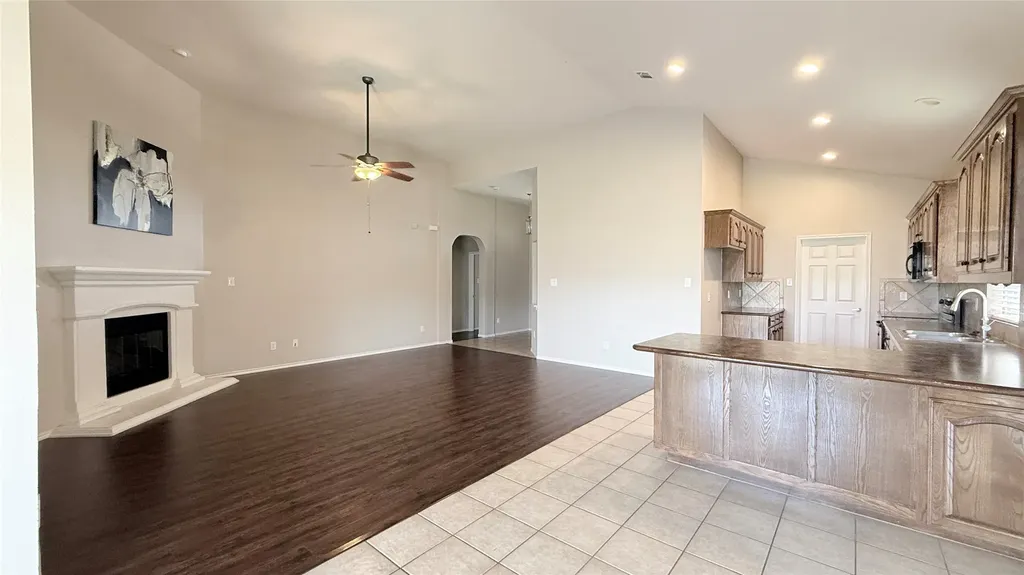 7810 Corona Court Arlington TX 76002