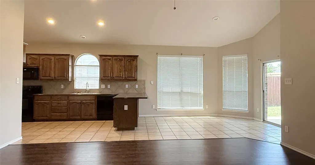 7810 Corona Court Arlington TX 76002