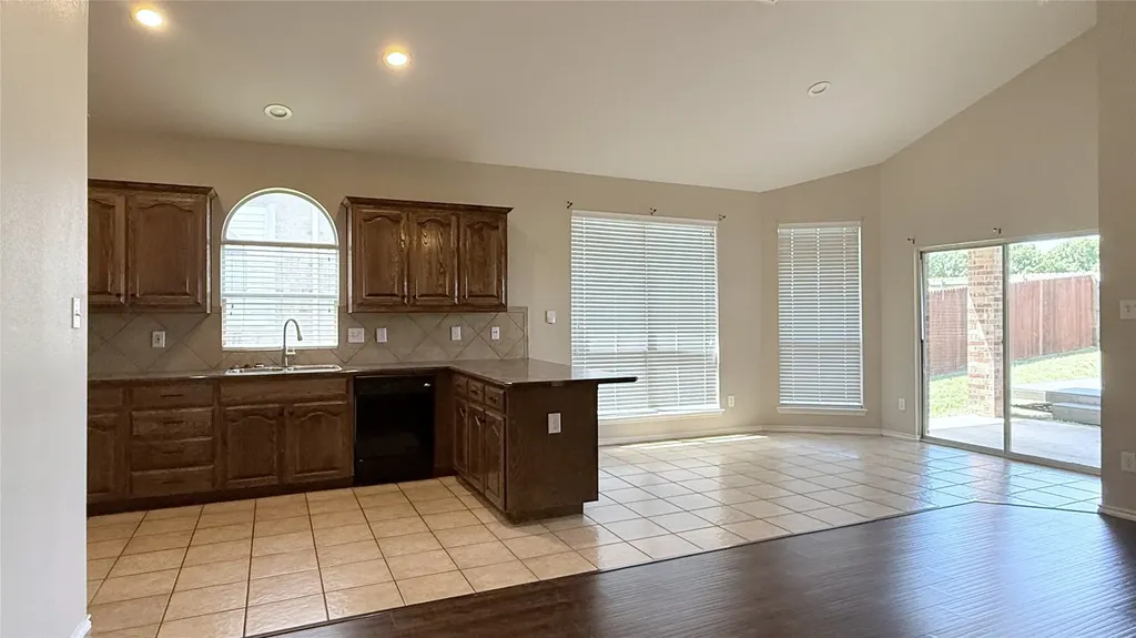 7810 Corona Court Arlington TX 76002