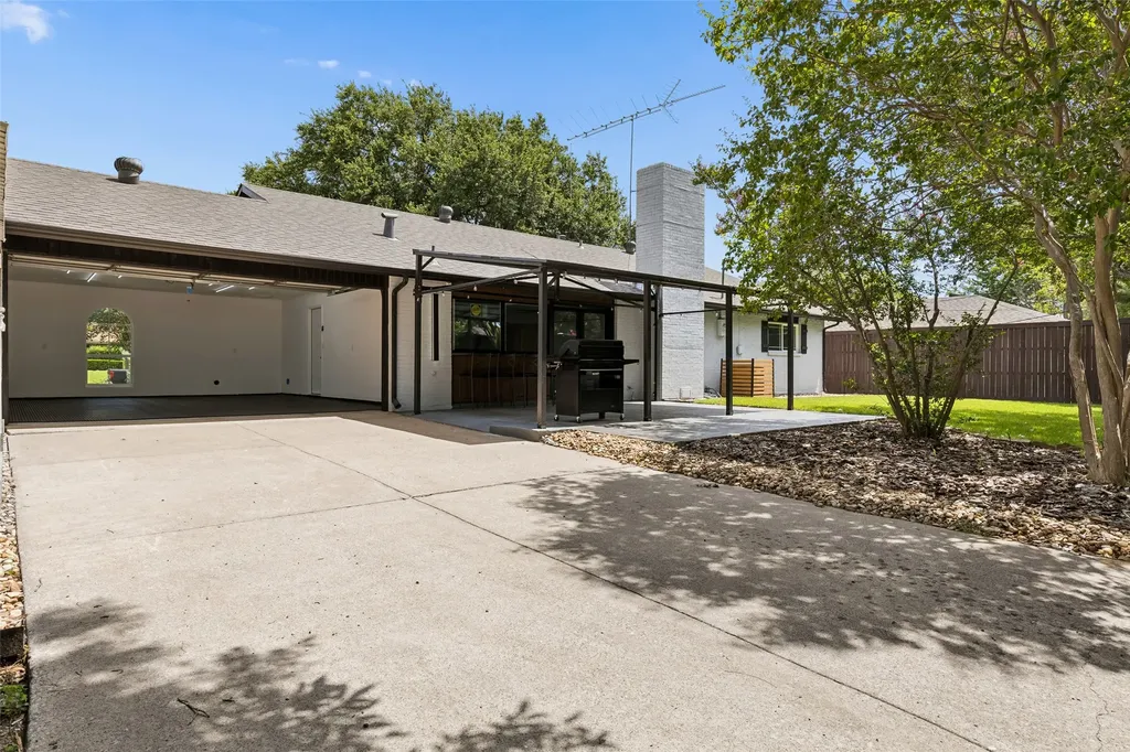 6724 Leameadow Drive Dallas TX 75248