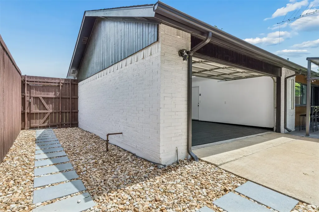 6724 Leameadow Drive Dallas TX 75248