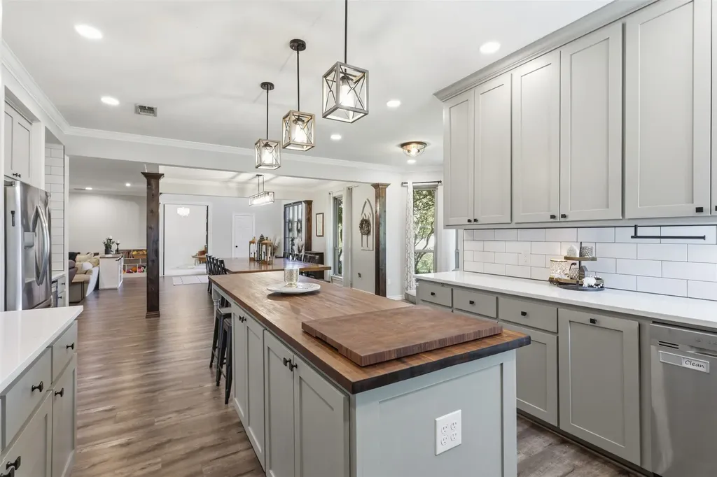 7621 Woodside Hill Fort Worth TX 76179