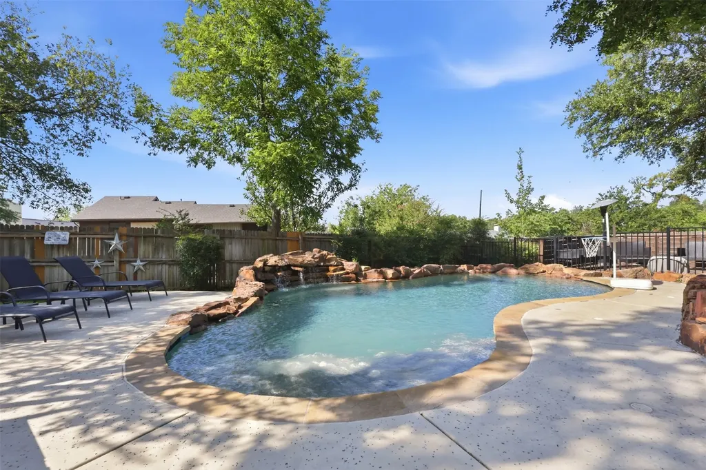 7621 Woodside Hill Fort Worth TX 76179