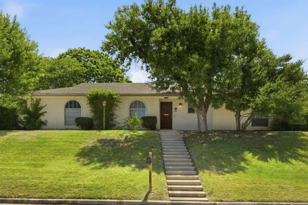 4128 Arroyo Trail Lake Worth TX 76135