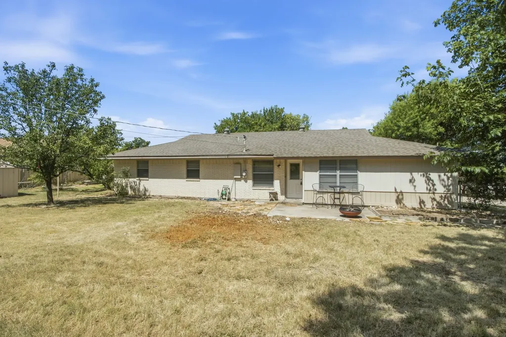 4128 Arroyo Trail Lake Worth TX 76135