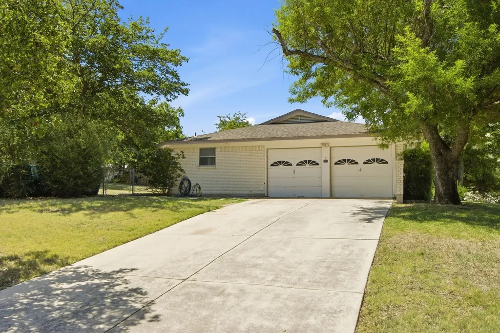 4128 Arroyo Trail Lake Worth TX 76135