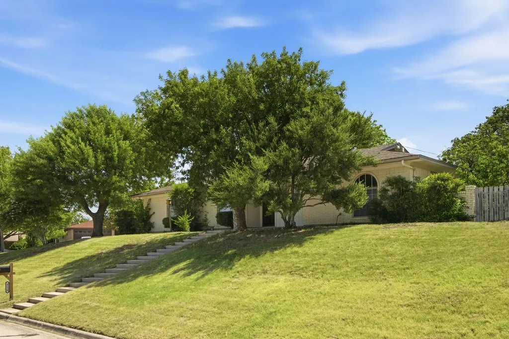4128 Arroyo Trail Lake Worth TX 76135