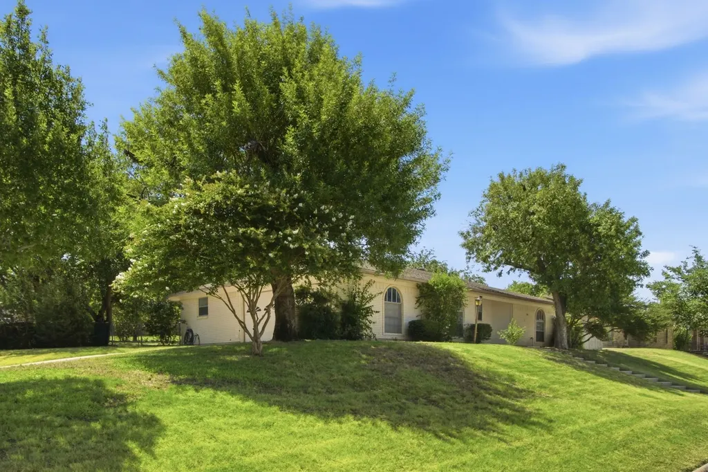 4128 Arroyo Trail Lake Worth TX 76135