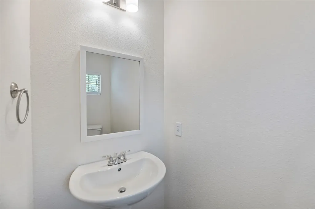 805 S 6th Street Bonham TX 75418