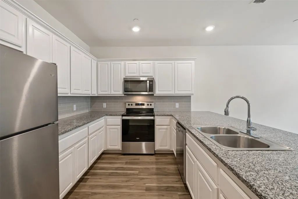805 S 6th Street Bonham TX 75418