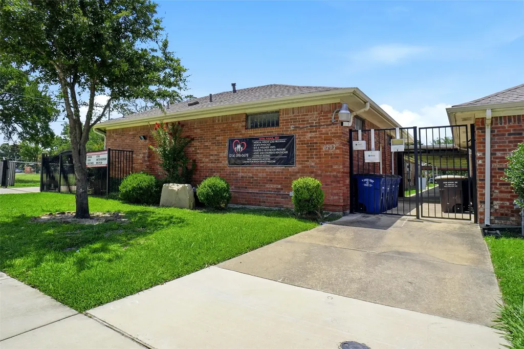 8202 Elam Road Dallas TX 75217