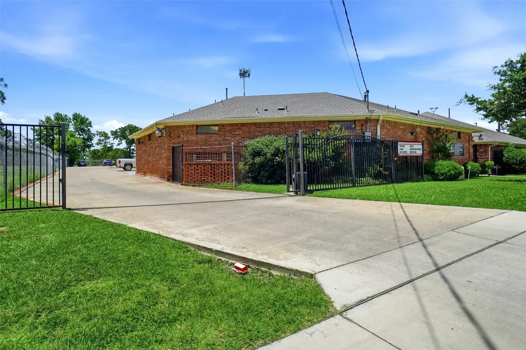 8202 Elam Road Dallas TX 75217