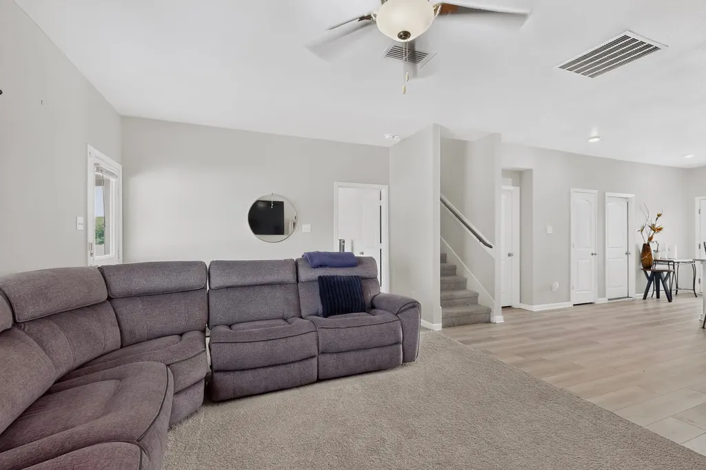 218 Banjo Trail Newark TX 76071