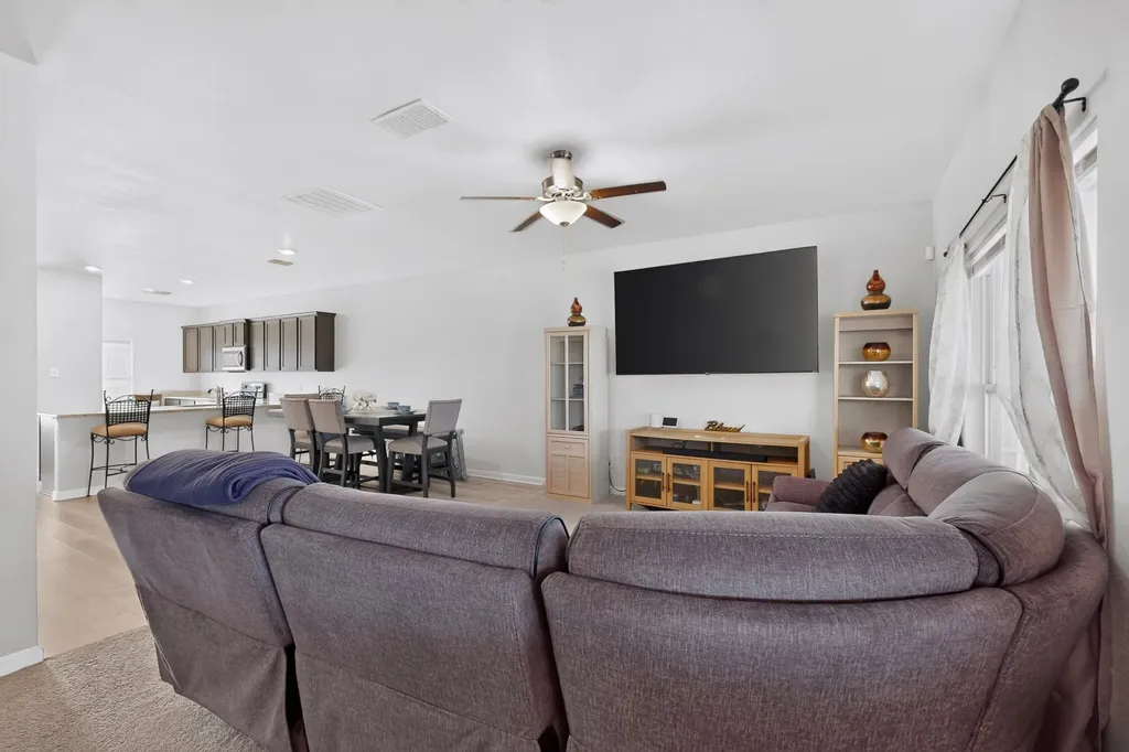 218 Banjo Trail Newark TX 76071