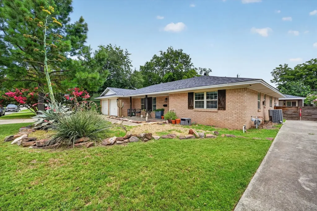 1128 Stanley Street Denton TX 76201