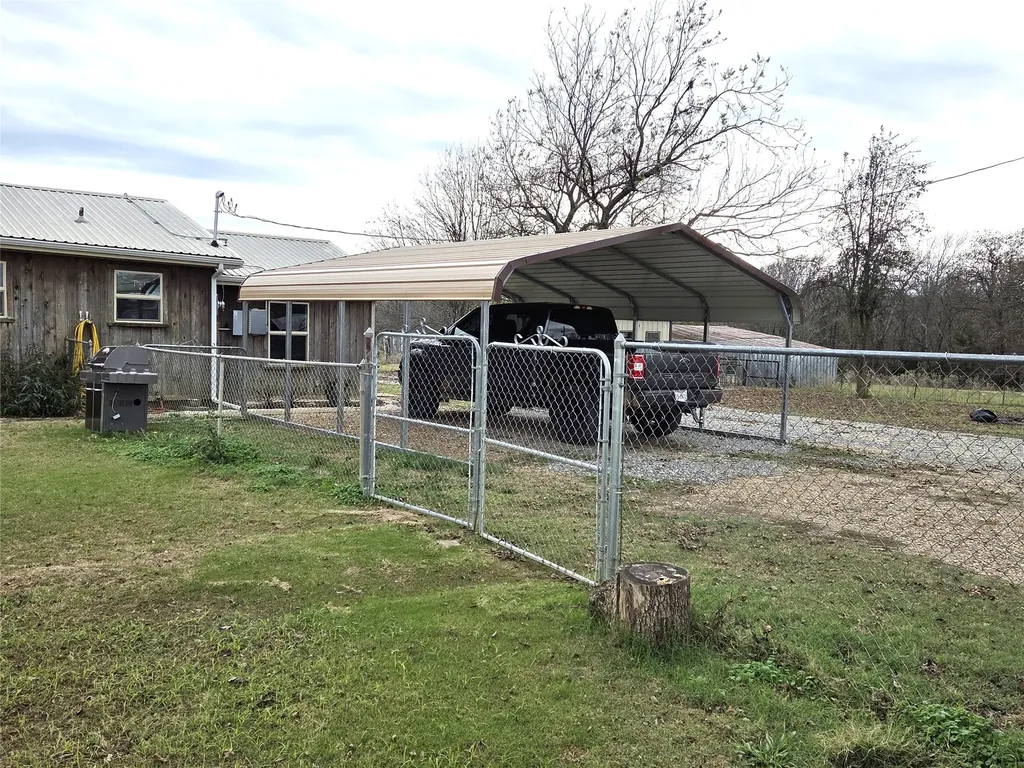 484 County Road 1206 Savoy TX 75479