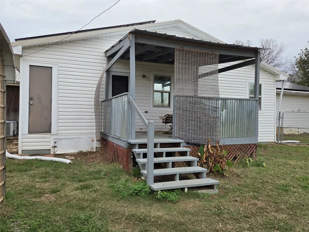 484 County Road 1206 Savoy TX 75479