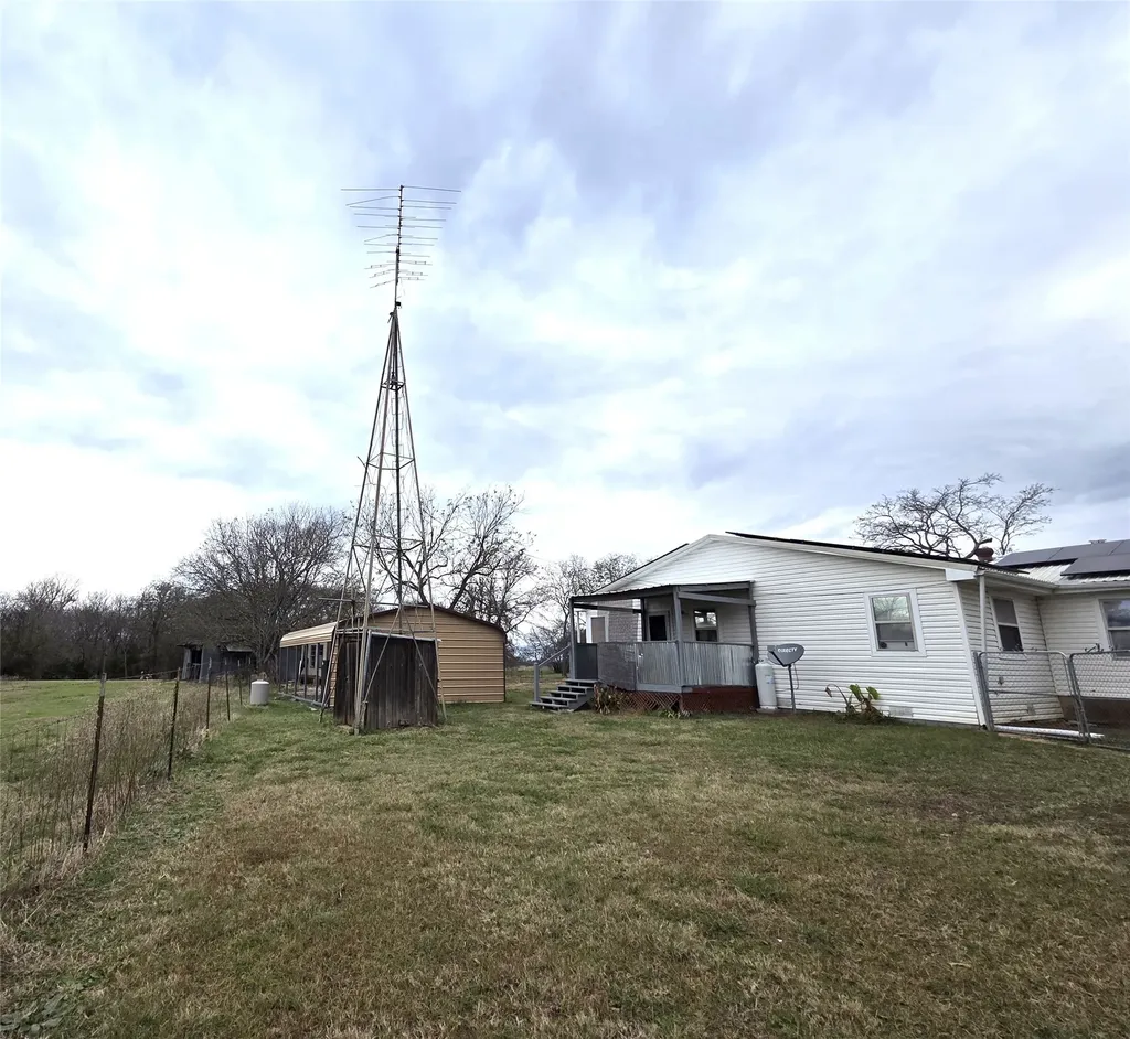 484 County Road 1206 Savoy TX 75479