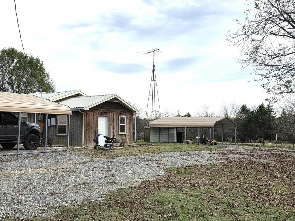 484 County Road 1206 Savoy TX 75479
