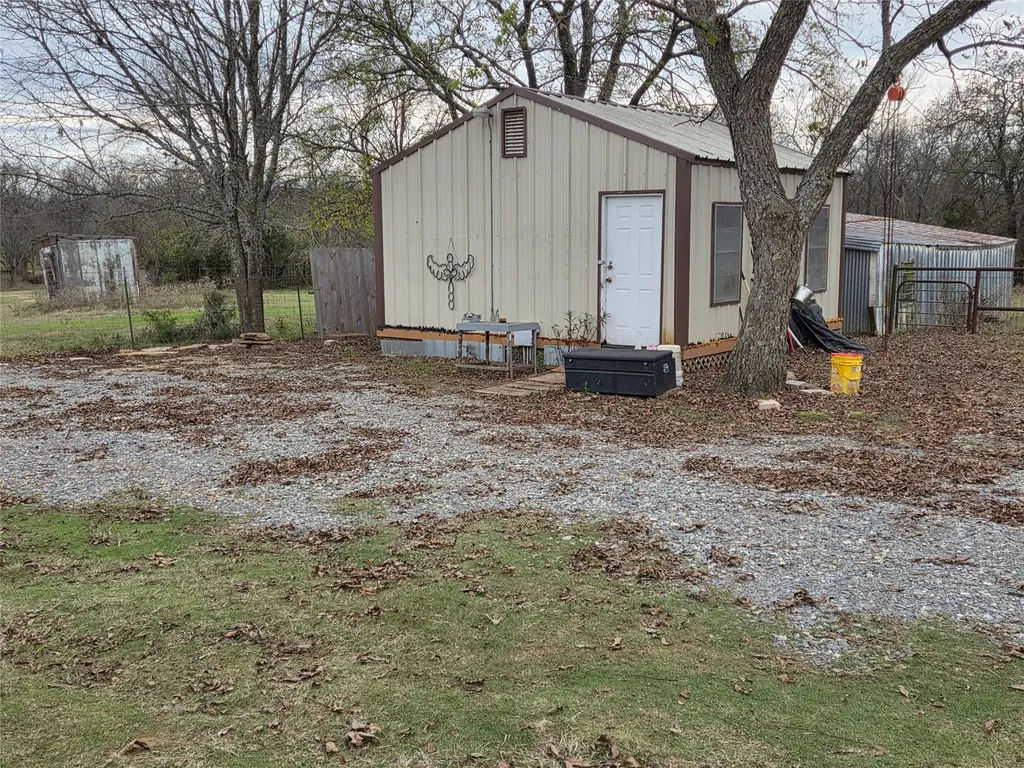 484 County Road 1206 Savoy TX 75479