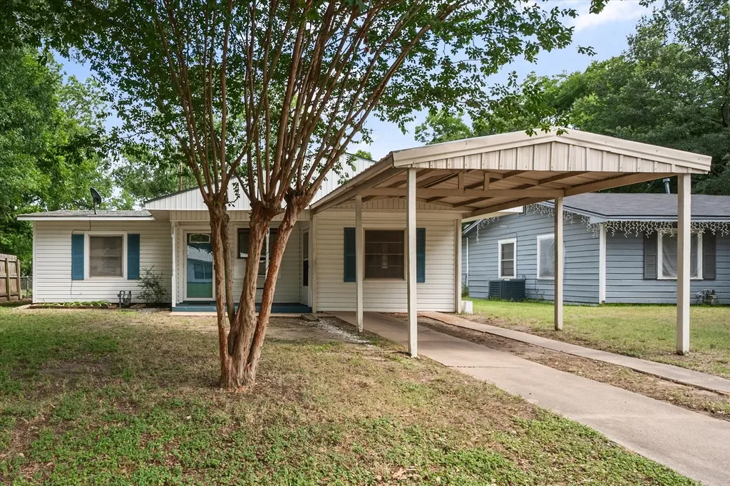 2909 W Collin Street Corsicana TX 75110