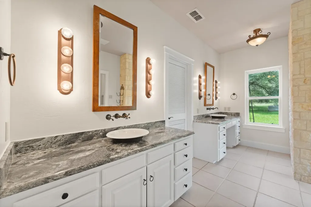 1127 Mallard Lane Glen Rose TX 76043