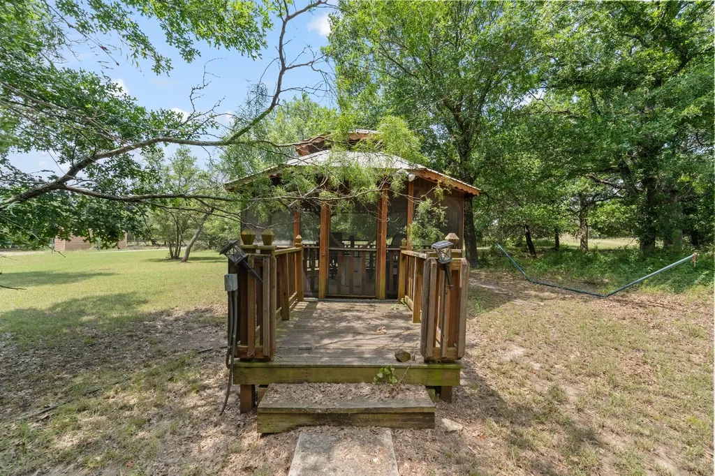 1127 Mallard Lane Glen Rose TX 76043