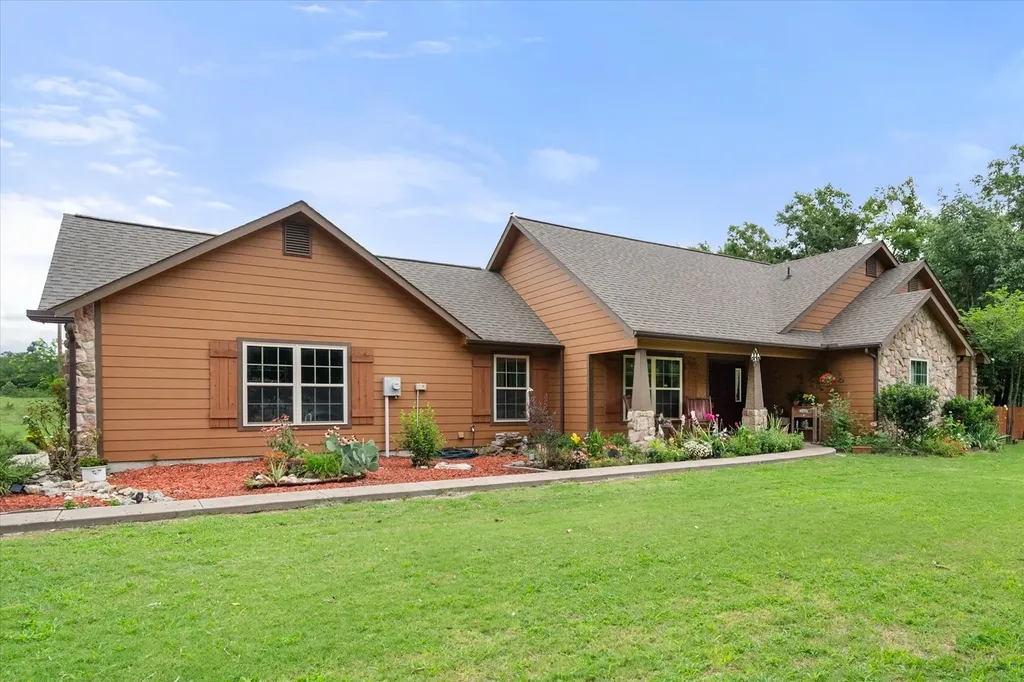 123 Clubhouse Drive Corsicana TX 75109