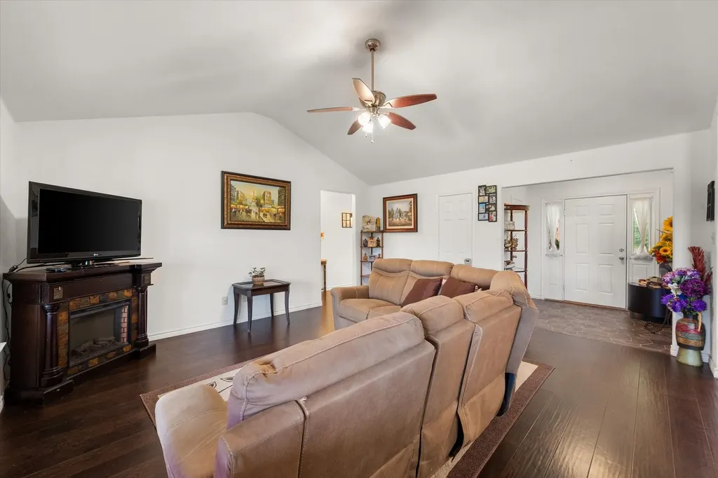 123 Clubhouse Drive Corsicana TX 75109