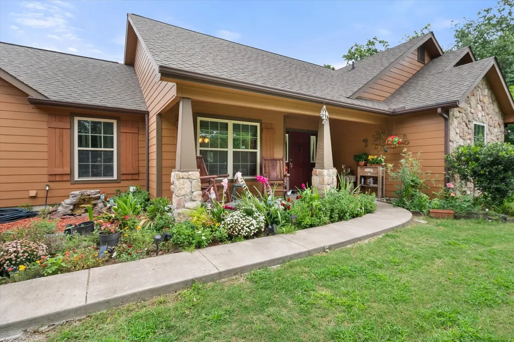 123 Clubhouse Drive Corsicana TX 75109