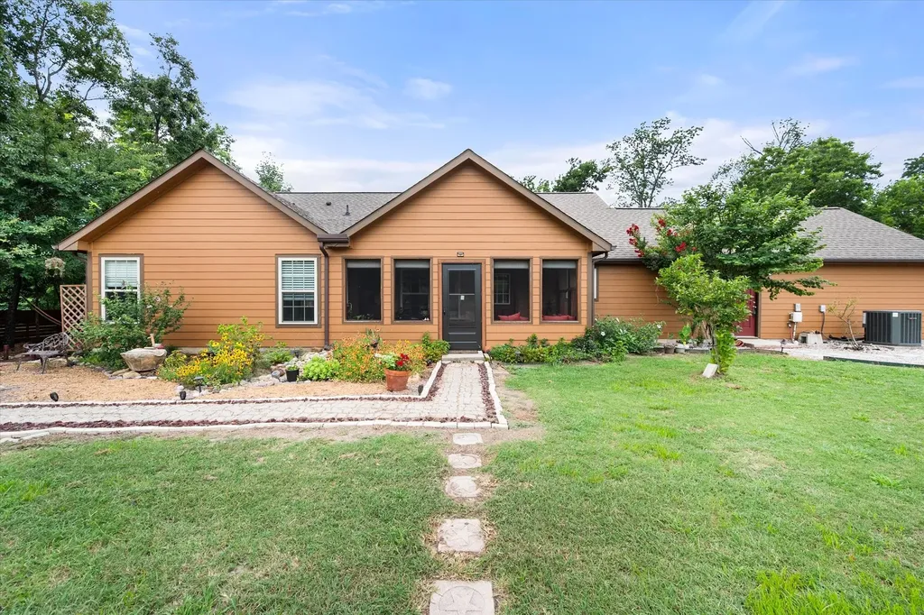 123 Clubhouse Drive Corsicana TX 75109
