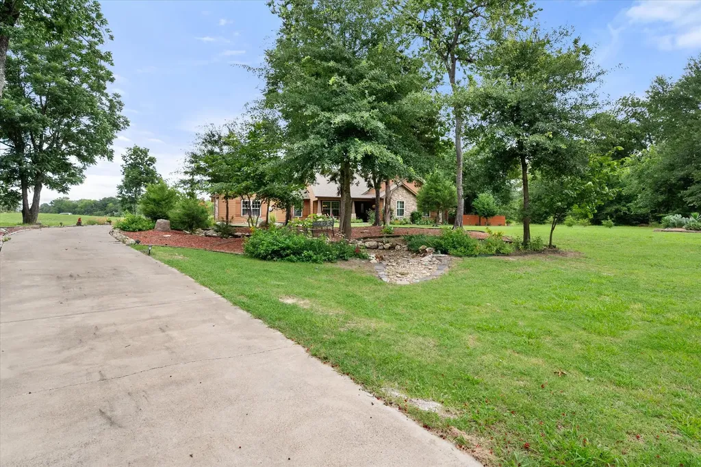 123 Clubhouse Drive Corsicana TX 75109