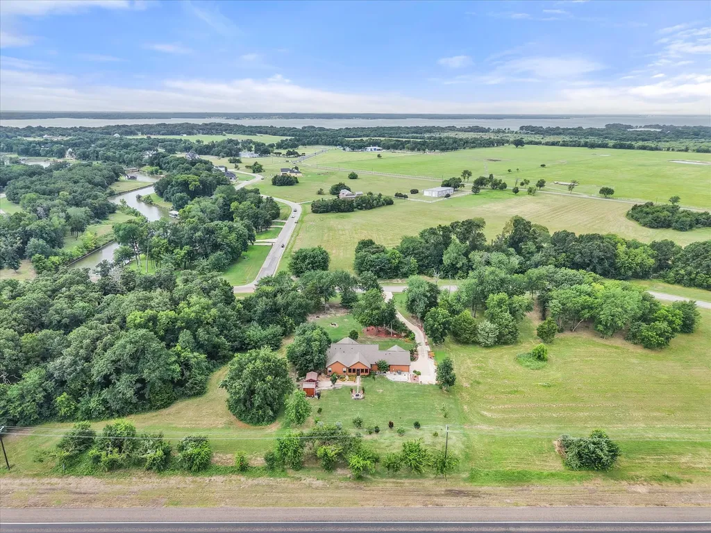 123 Clubhouse Drive Corsicana TX 75109