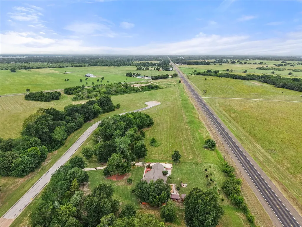 123 Clubhouse Drive Corsicana TX 75109