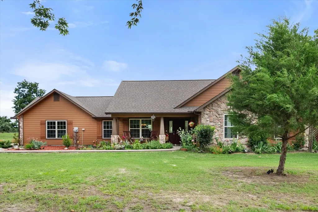 123 Clubhouse Drive Corsicana TX 75109