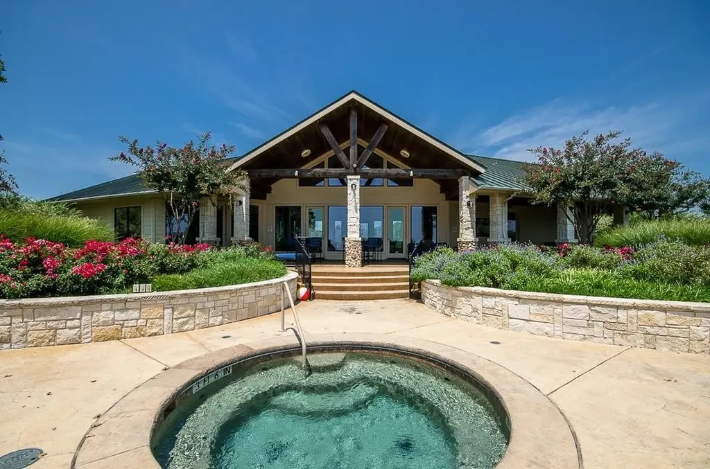 123 Clubhouse Drive Corsicana TX 75109