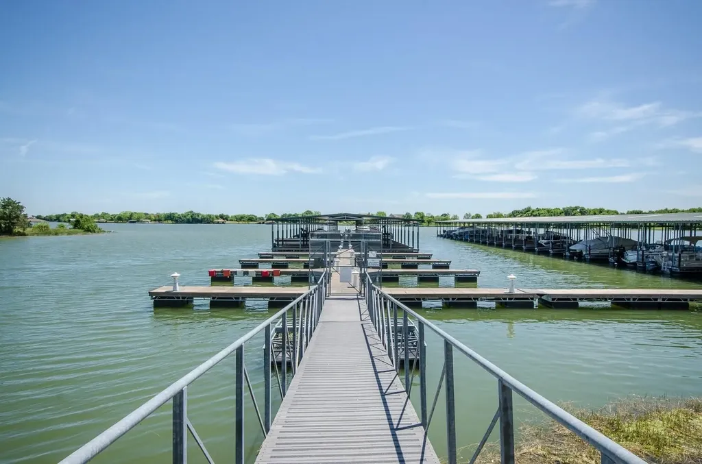 123 Clubhouse Drive Corsicana TX 75109