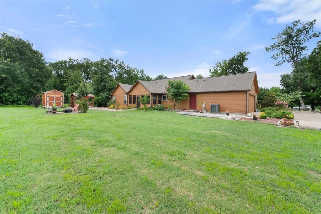 123 Clubhouse Drive Corsicana TX 75109