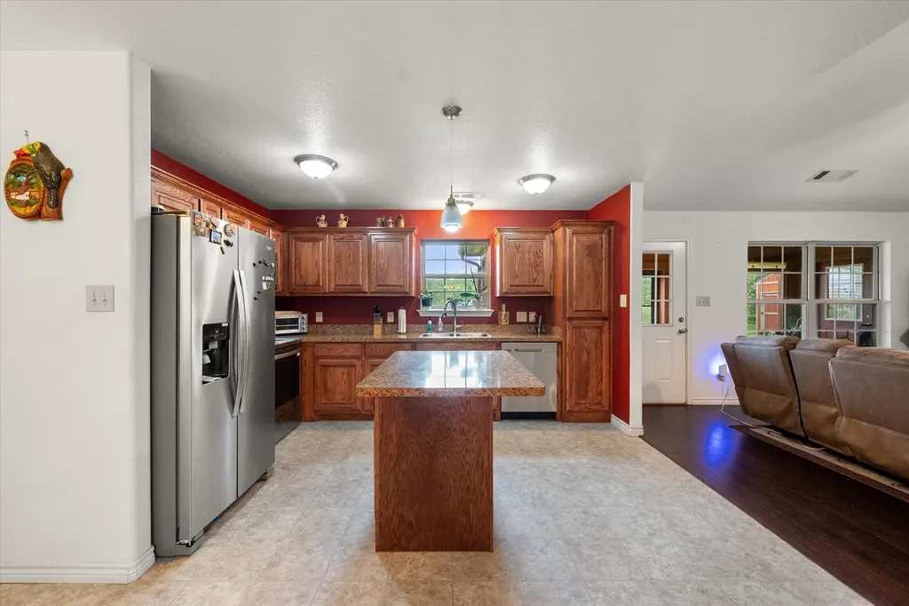 123 Clubhouse Drive Corsicana TX 75109