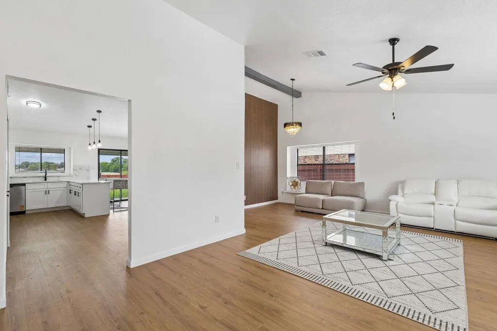 2217 Sharpshire Lane Arlington TX 76014